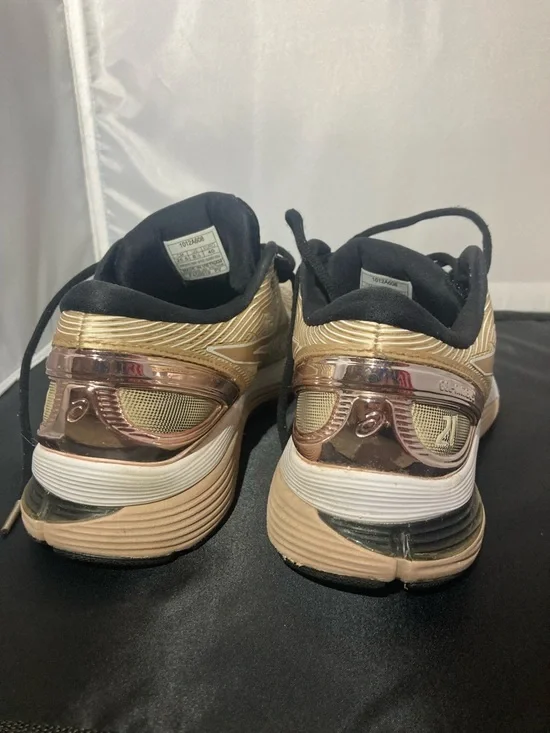 ASICS GEL-NIMBUS 21 PLATINUM Size 8.5 - Picture 4 of 7